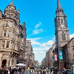 Spacious Central Apartment Next To Royal Mile